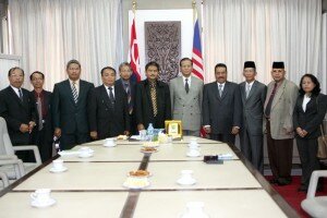 Wako Batam Foto Bersama Dengan Menteri Negeri Johor F; irwansyah. P (3)