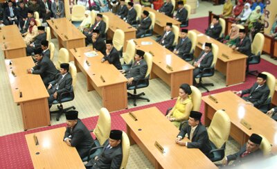 Hari Pertama Ngantor, Para Legislator Engku Putri Saling Memperkenalkan Diri: ft ader