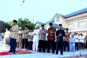 Safari Ramadhan Wawako Dengan Kandepag dan Jamaah Masjid Al-Muttakim di Nongsa ft : Harianto