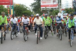 Wako bersepeda bersama komunita sepeda Batam pada Car free Day (ft Ader) 