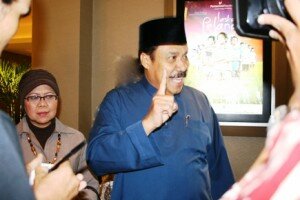 Wako Batam didampingi Ibu Mariana Dahlan saat non film ttg pendidikan Laskar Plangi 2 IMG_8681