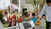 Ziarah Kubur dan Doa Bersama Dalam Rangka Maulid Nabi SAW