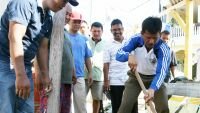 Wawako Bersama Warga Puskopkar Gotong-Royong Renovasi Mushola