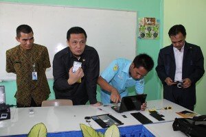 Kembangkan Program Kewirausahaan dengan Perakitan Komputer dan Note Book ft : Joko