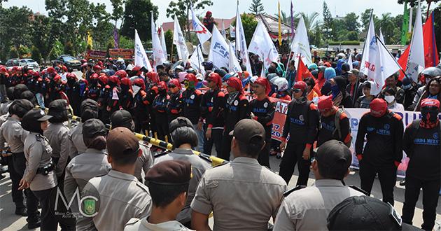 Temui Massa FSPMI Batam, Wako Batam Pastikan Rekomendasi UMS Disampaikan Senin