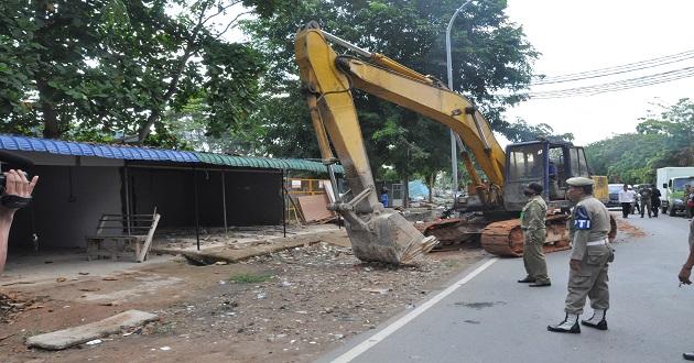 Giliran Kios Liar Simpang Kara Digusur